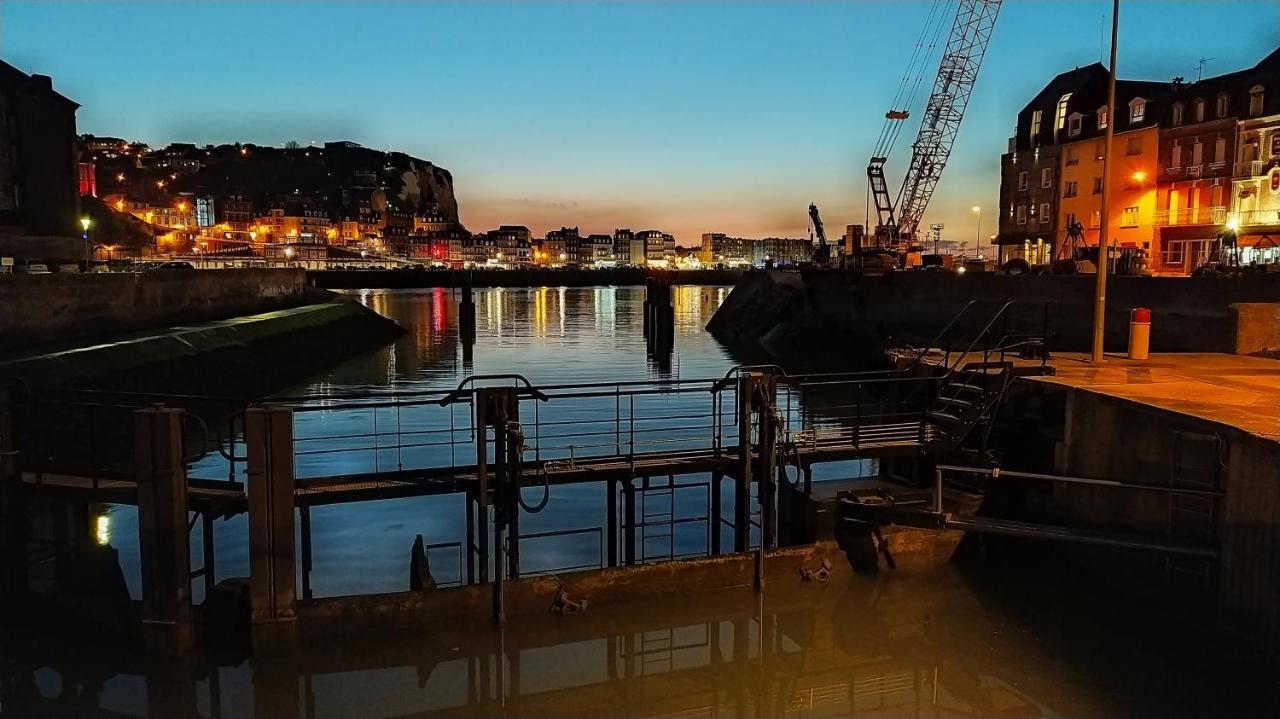 La Nacelle, Classee 3 Etoiles, Vue Degagee Port Et Mer Le Treport Exterior photo